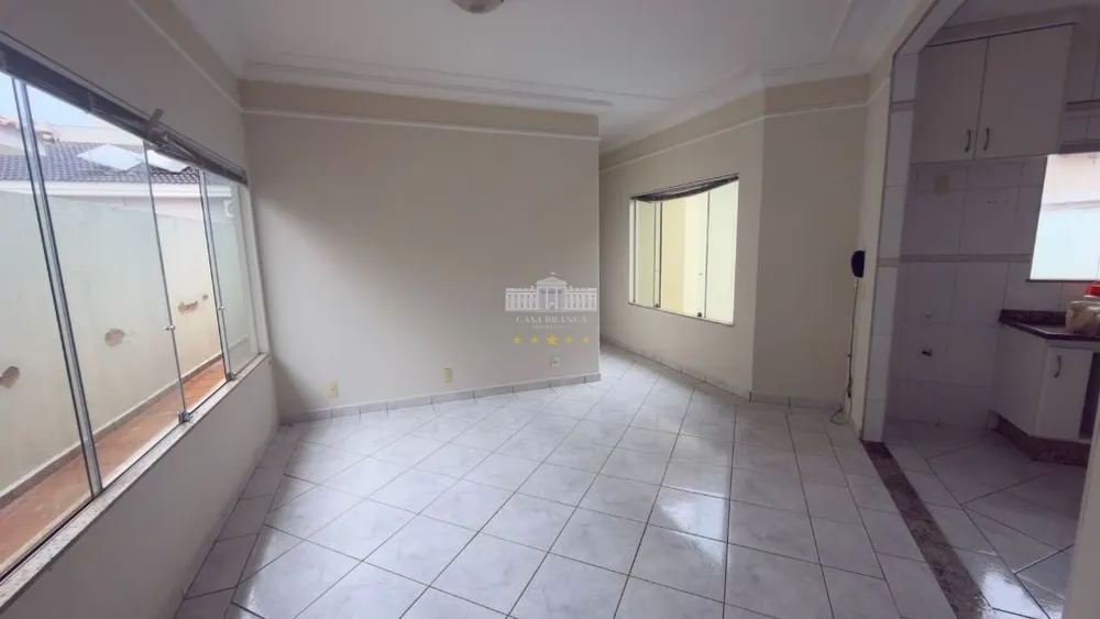 Casa, 3 quartos, 209 m² - Foto 2