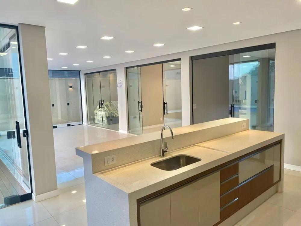 Sobrado, 4 quartos, 319 m² - Foto 1