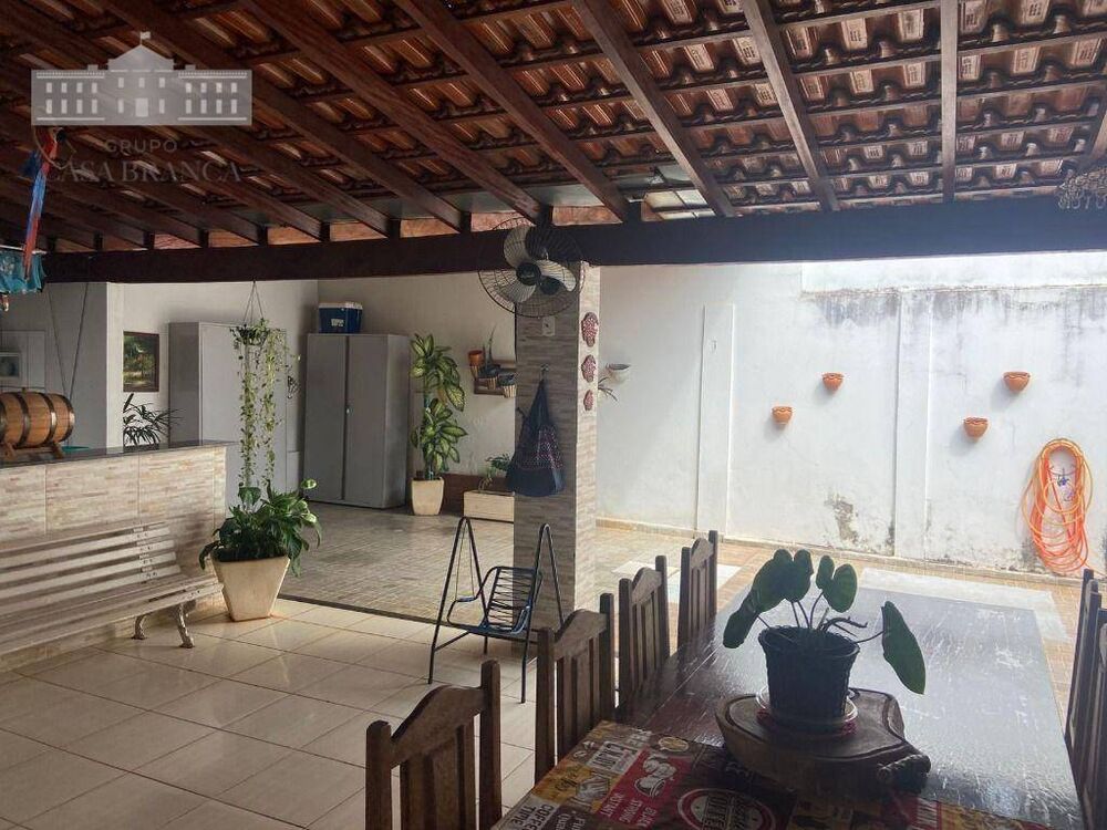 Casa, 3 quartos, 204 m² - Foto 1