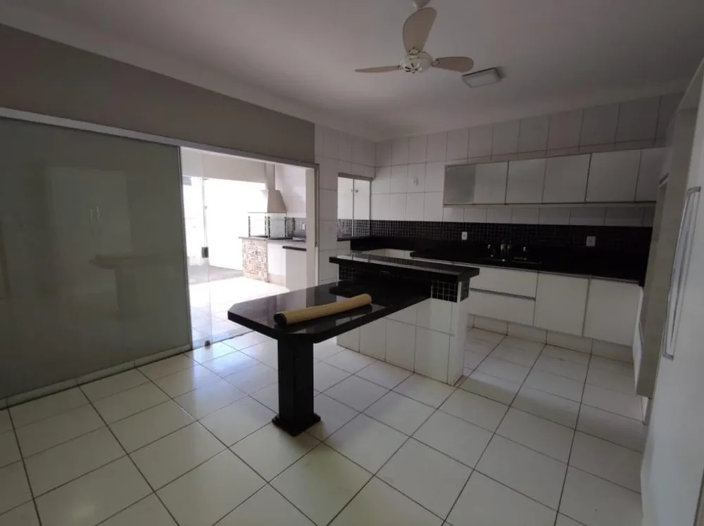 Casa, 3 quartos, 250 m² - Foto 2