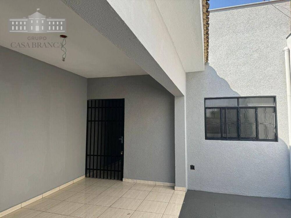 Casa à venda com 2 quartos, 90m² - Foto 2