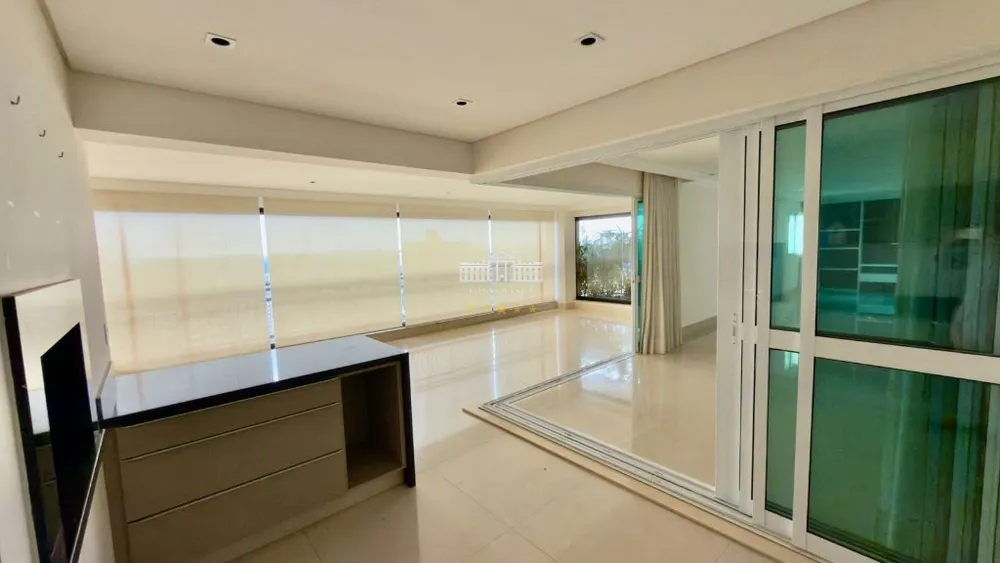 Apartamento, 3 quartos, 330 m² - Foto 2