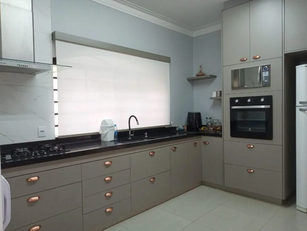 Sobrado, 3 quartos, 263 m² - Foto 1