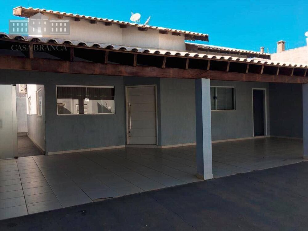 Casa à venda com 2 quartos, 137m² - Foto 2