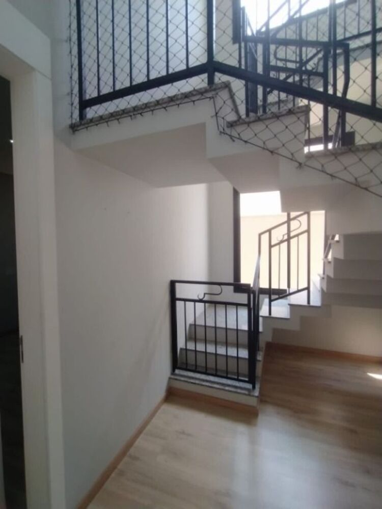 Casa de Condomínio à venda com 4 quartos, 310m² - Foto 1