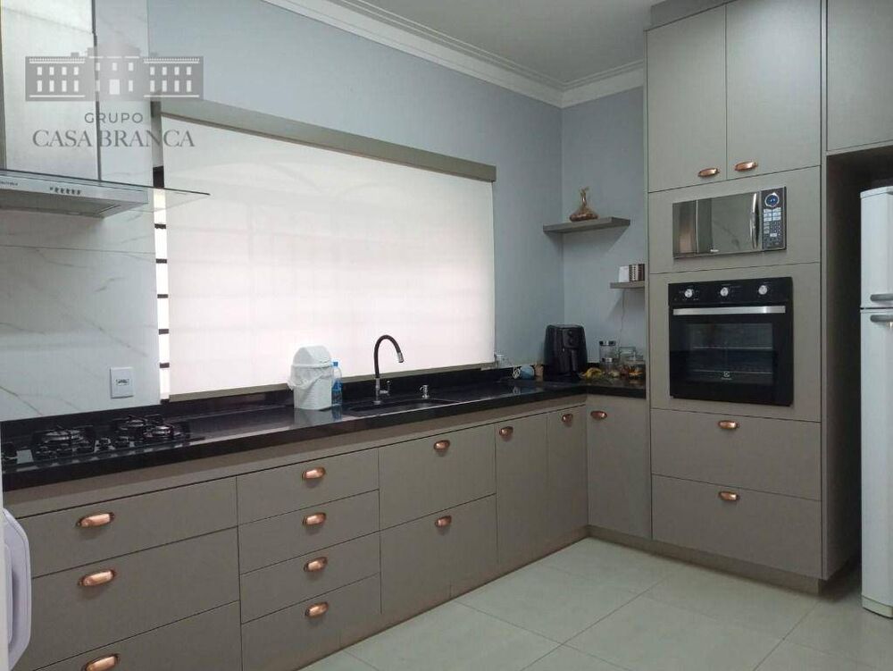 Sobrado, 3 quartos, 263 m² - Foto 1