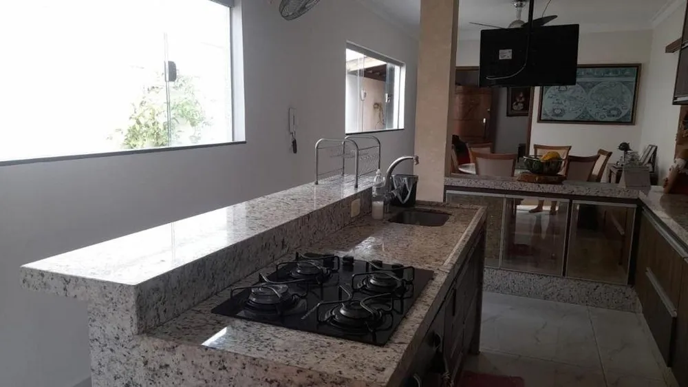 Casa, 4 quartos, 241 m² - Foto 2