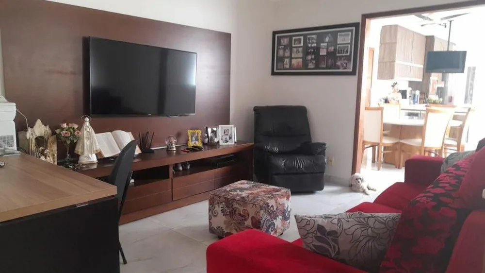 Casa, 4 quartos, 241 m² - Foto 1