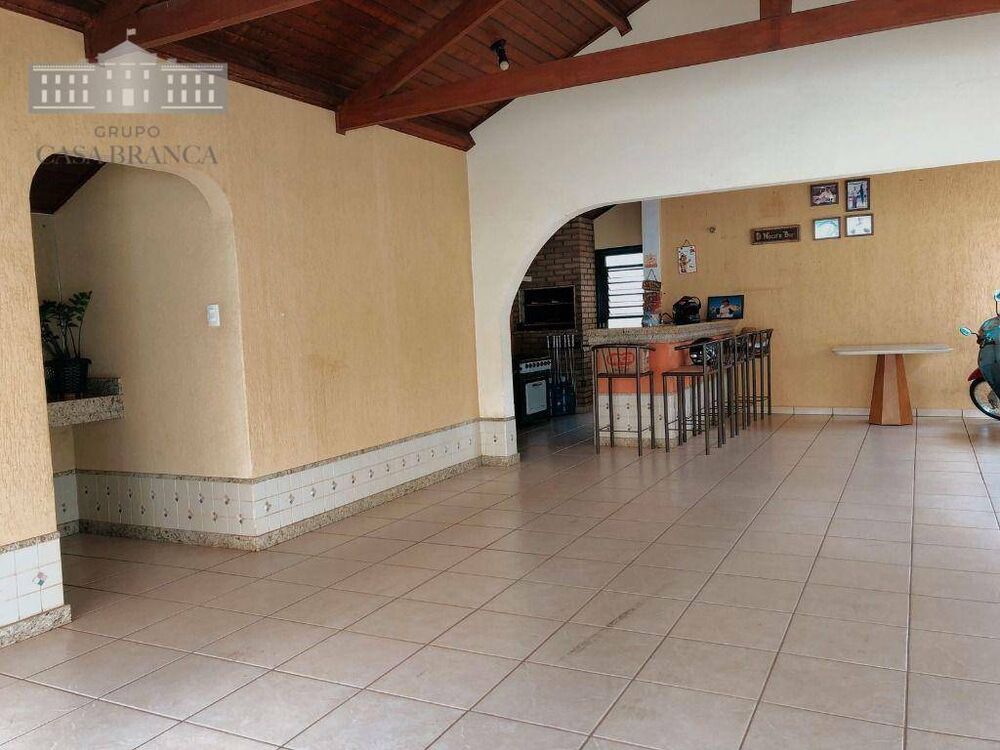 Casa à venda e aluguel com 5 quartos, 352m² - Foto 1