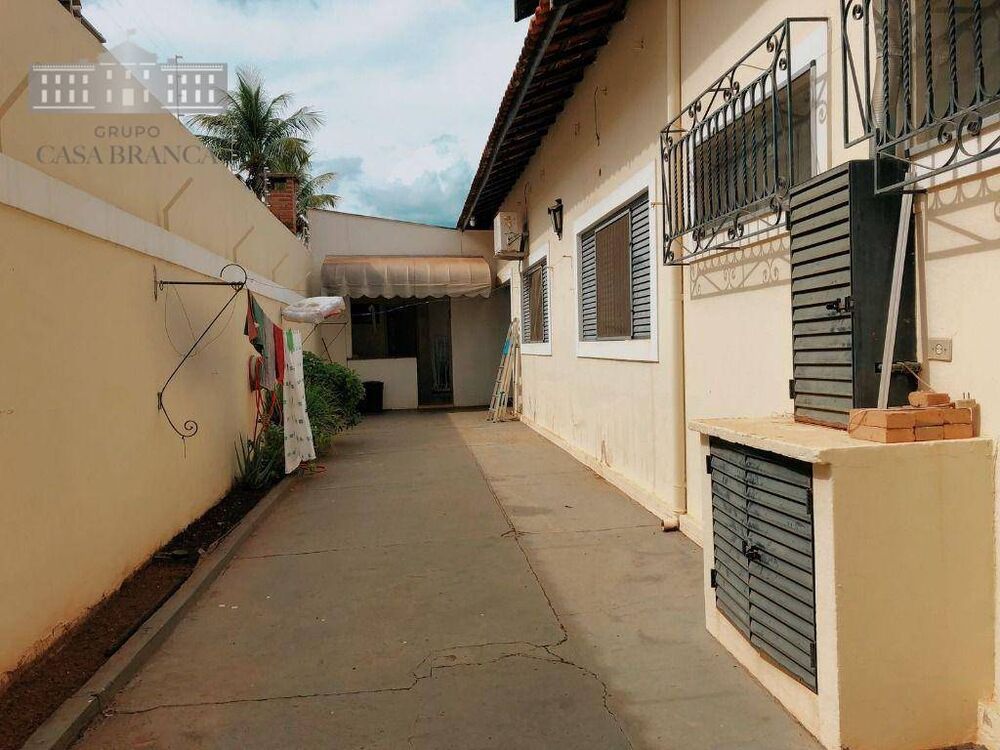 Casa à venda e aluguel com 5 quartos, 352m² - Foto 8