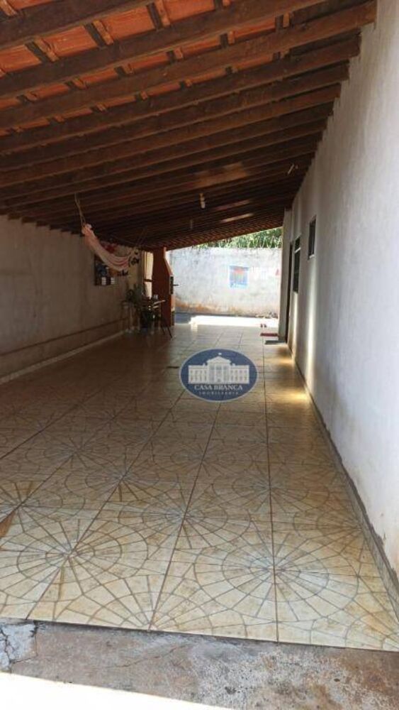 Casa à venda com 3 quartos, 112m² - Foto 1