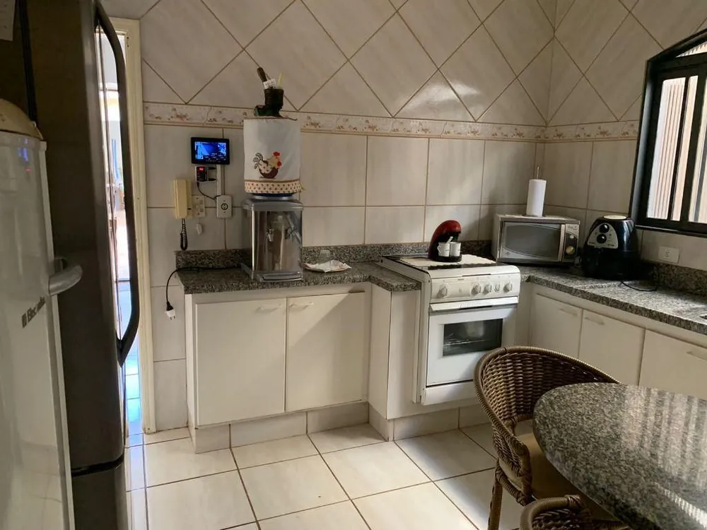 Casa, 4 quartos, 202 m² - Foto 1
