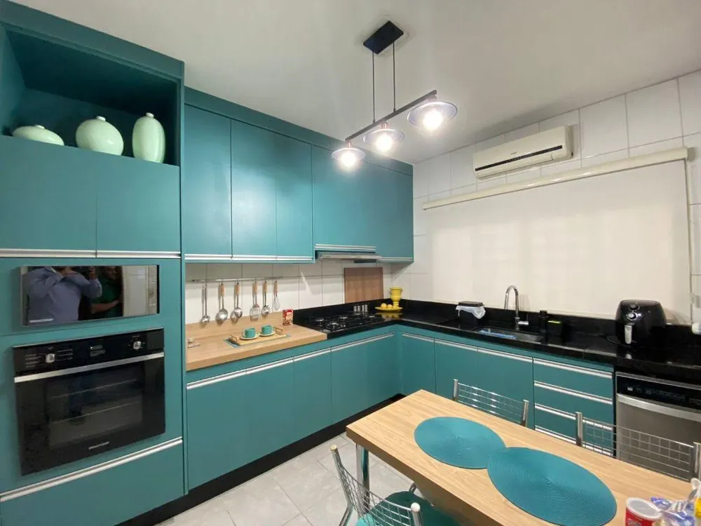 Sobrado, 6 quartos, 238 m² - Foto 1