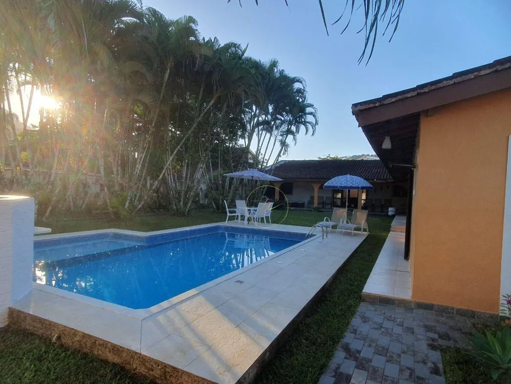 Casa, 5 quartos, 230 m² - Foto 1