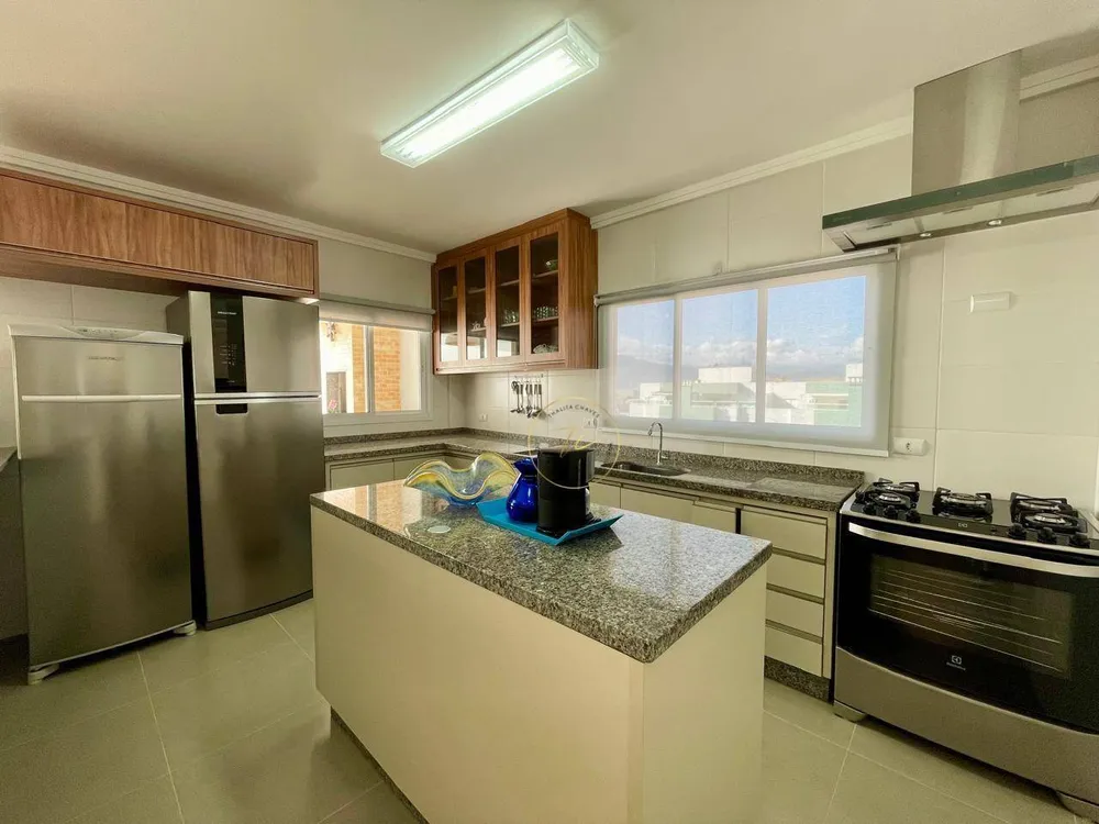 Cobertura, 3 quartos, 210 m² - Foto 2