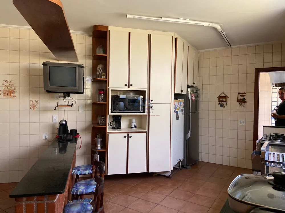 Casa, 5 quartos, 210 m² - Foto 1