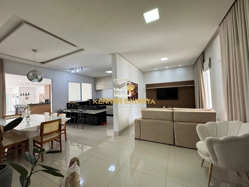 Casa, 3 quartos, 243 m² - Foto 2