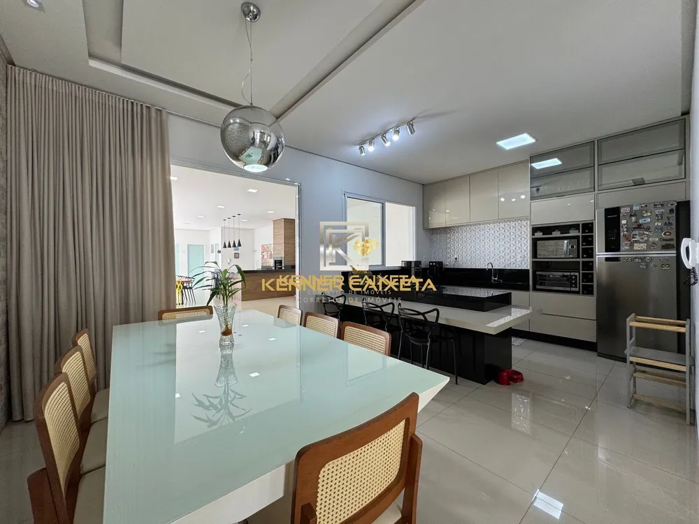Casa, 3 quartos, 243 m² - Foto 4
