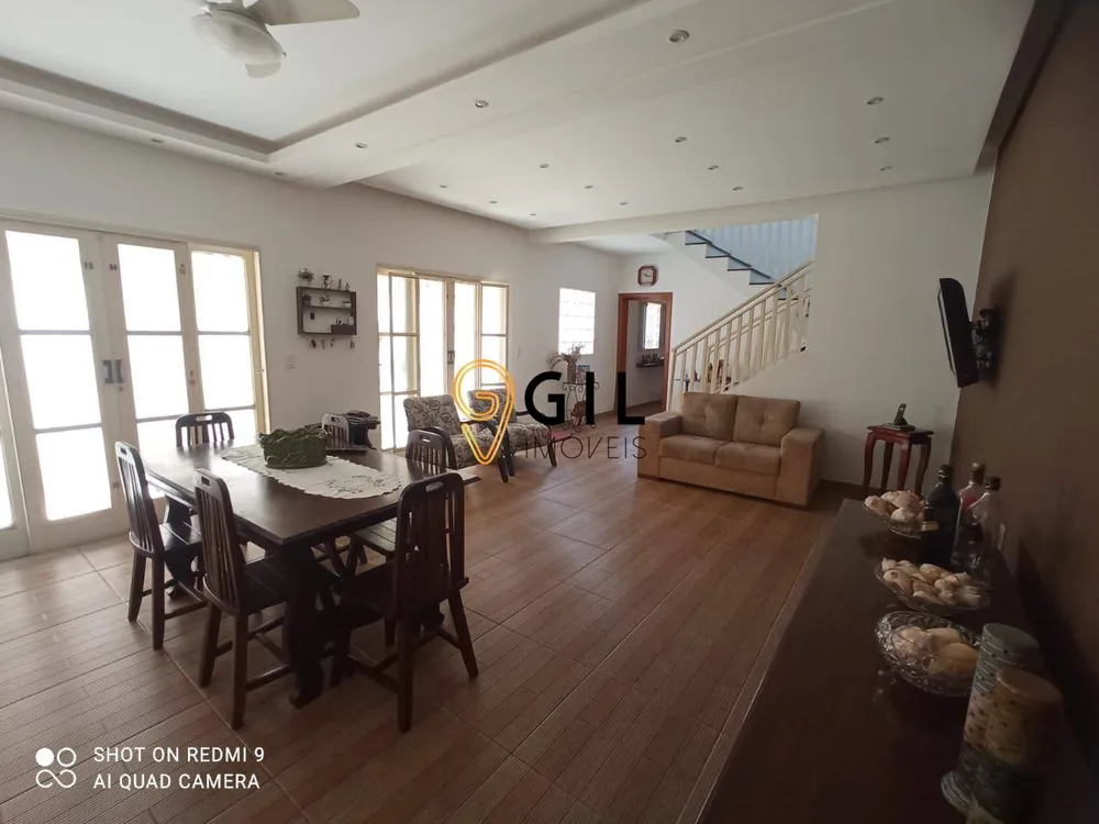 Sobrado, 3 quartos, 222 m² - Foto 1
