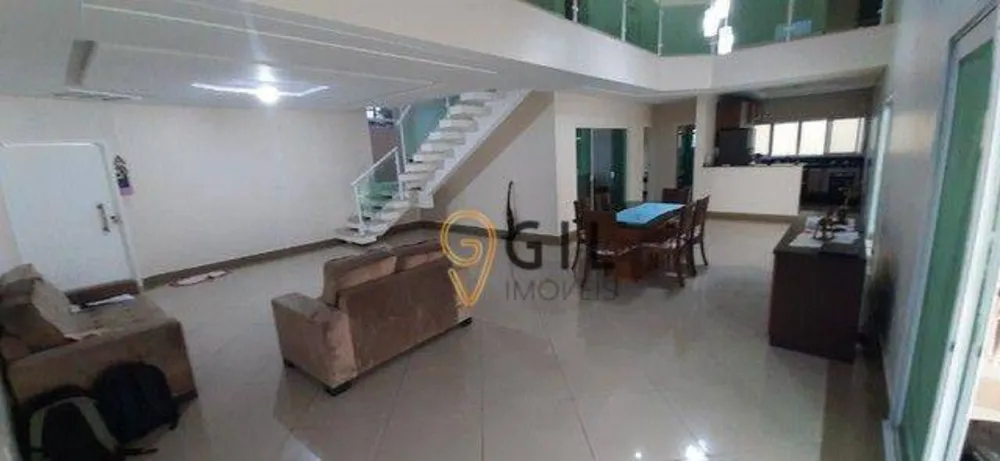 Casa, 3 quartos, 330 m² - Foto 1