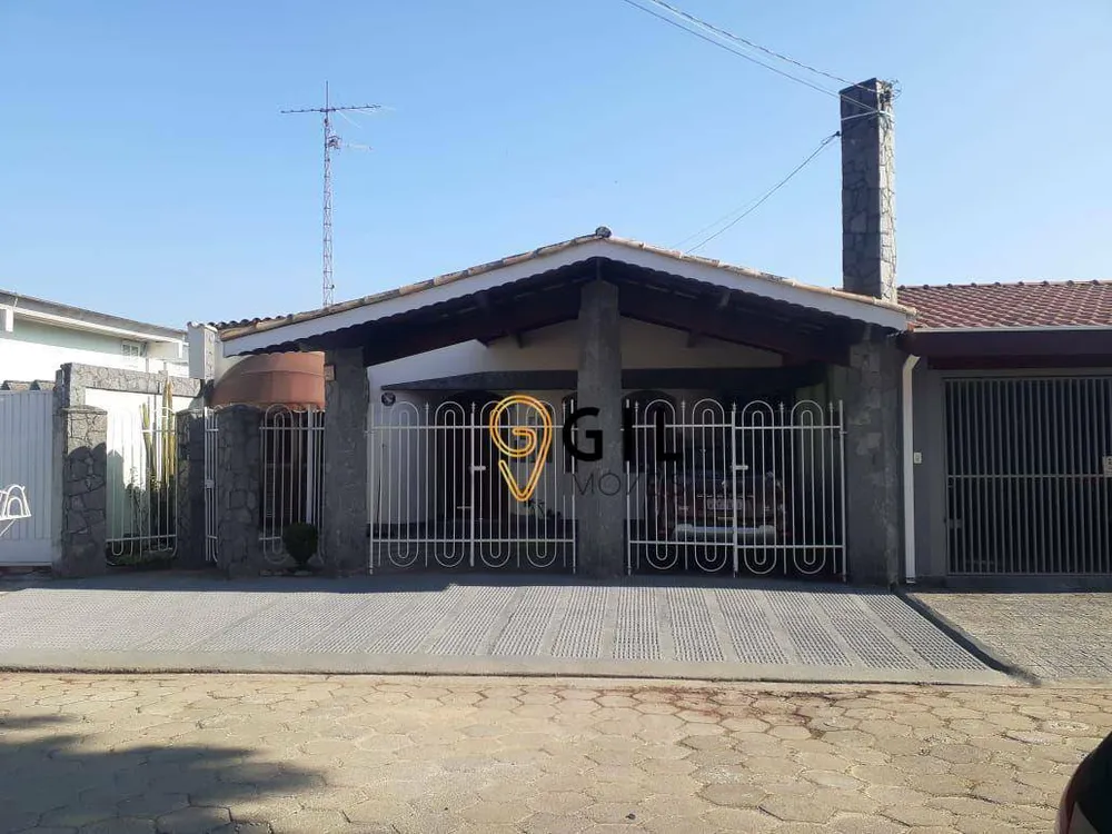 Casa, 3 quartos, 200 m² - Foto 1