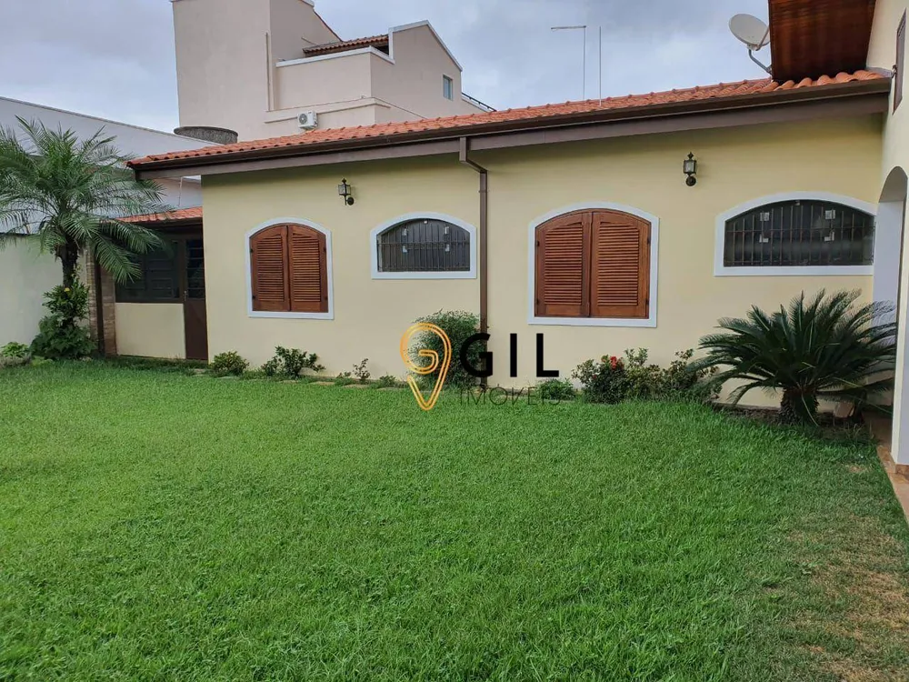 Casa, 4 quartos, 328 m² - Foto 1