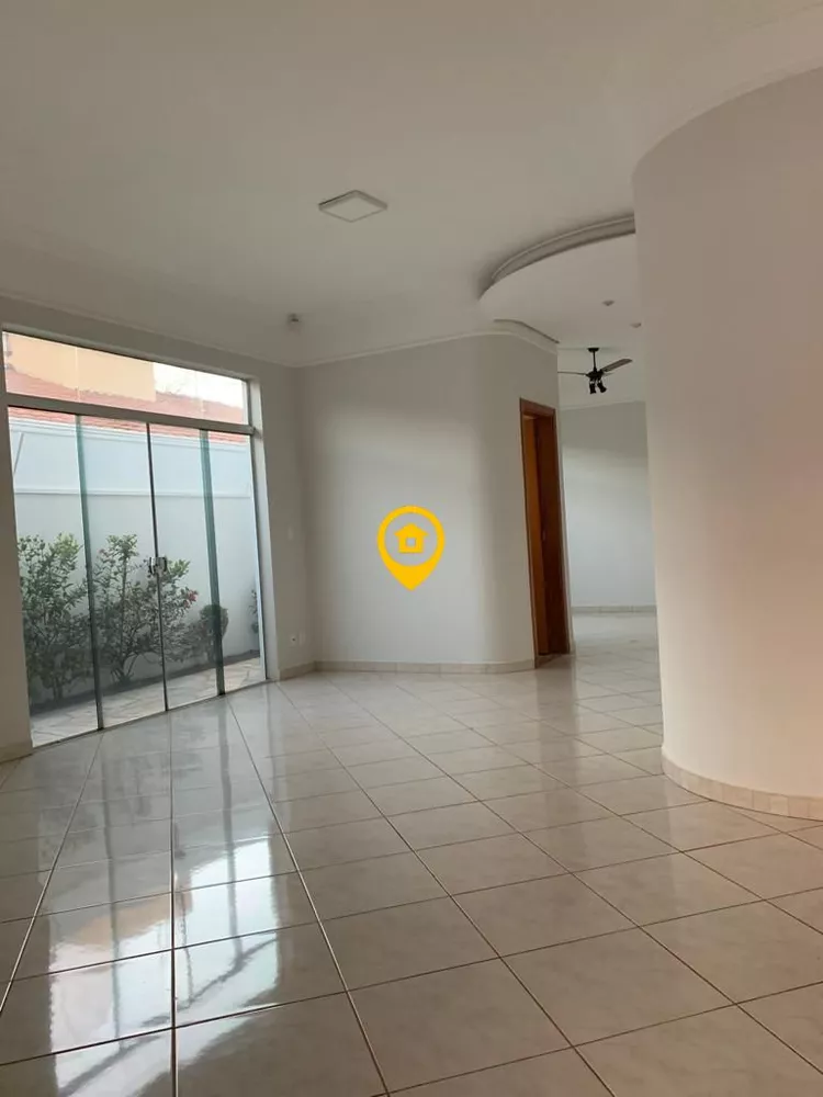 Casa à venda com 4 quartos, 250m² - Foto 4