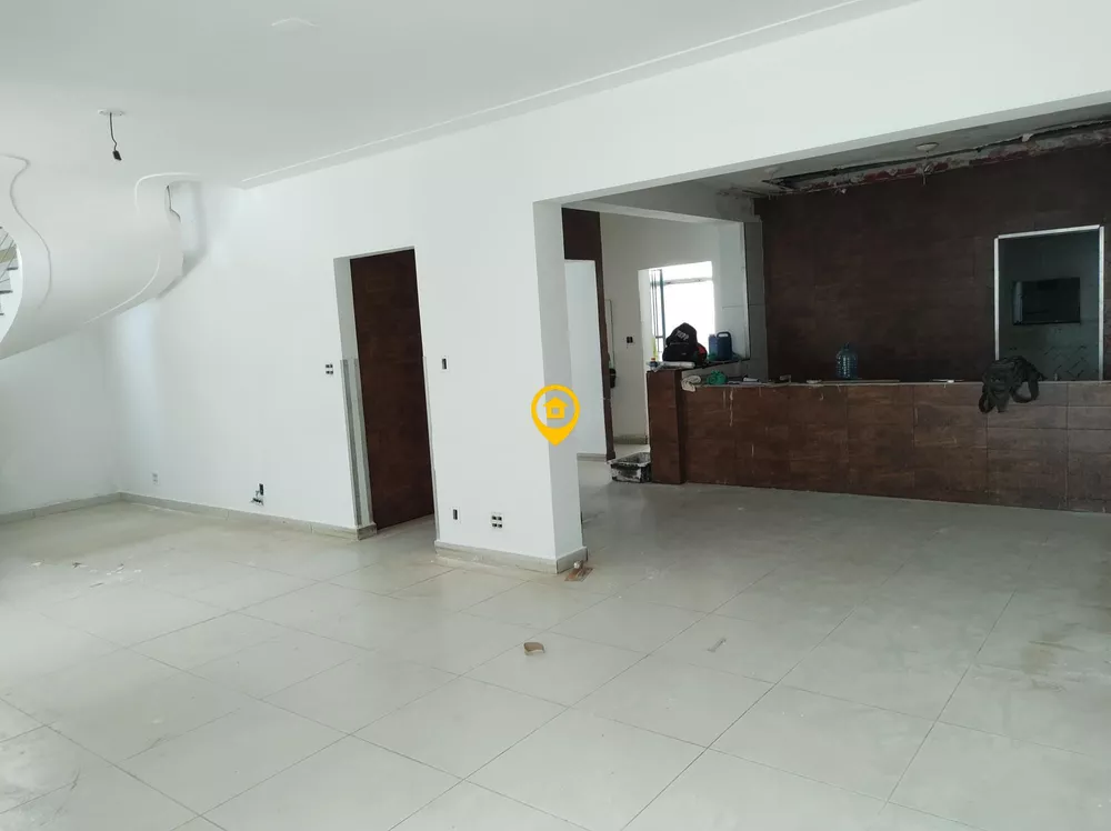 Loja-Salão para alugar com 3 quartos, 242m² - Foto 2