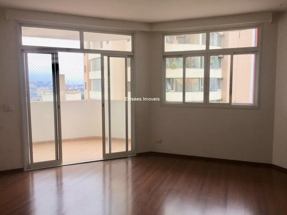 Apartamento à venda com 3 quartos, 130m² - Foto 1