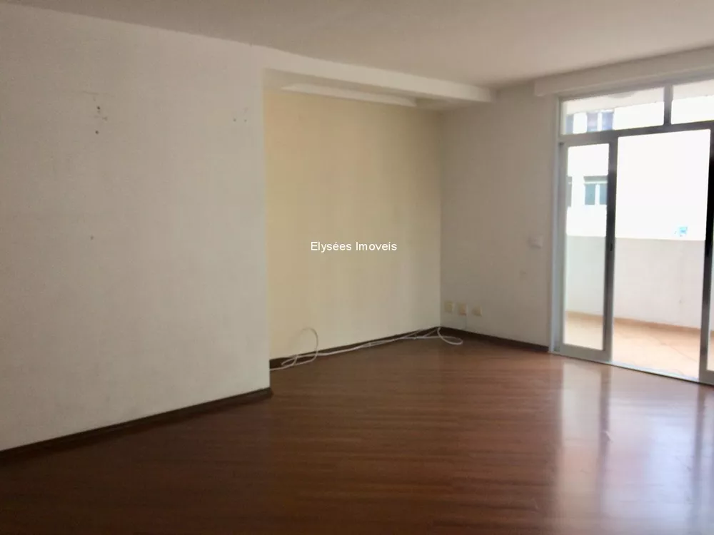 Apartamento à venda com 3 quartos, 130m² - Foto 2