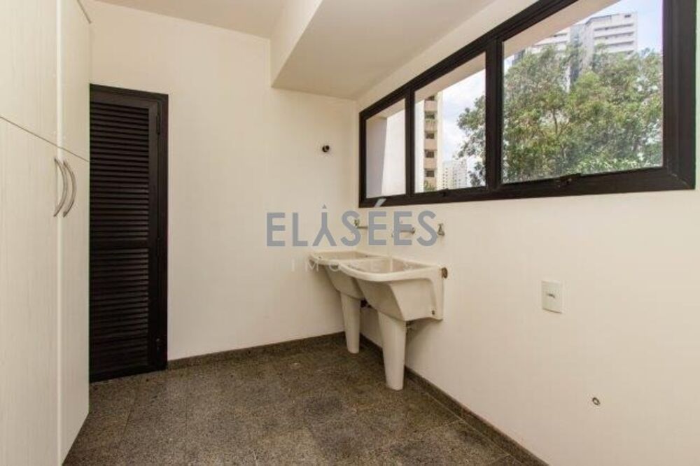Apartamento à venda com 4 quartos, 220m² - Foto 17