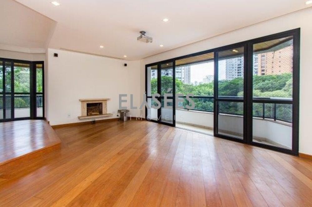Apartamento à venda com 4 quartos, 220m² - Foto 1