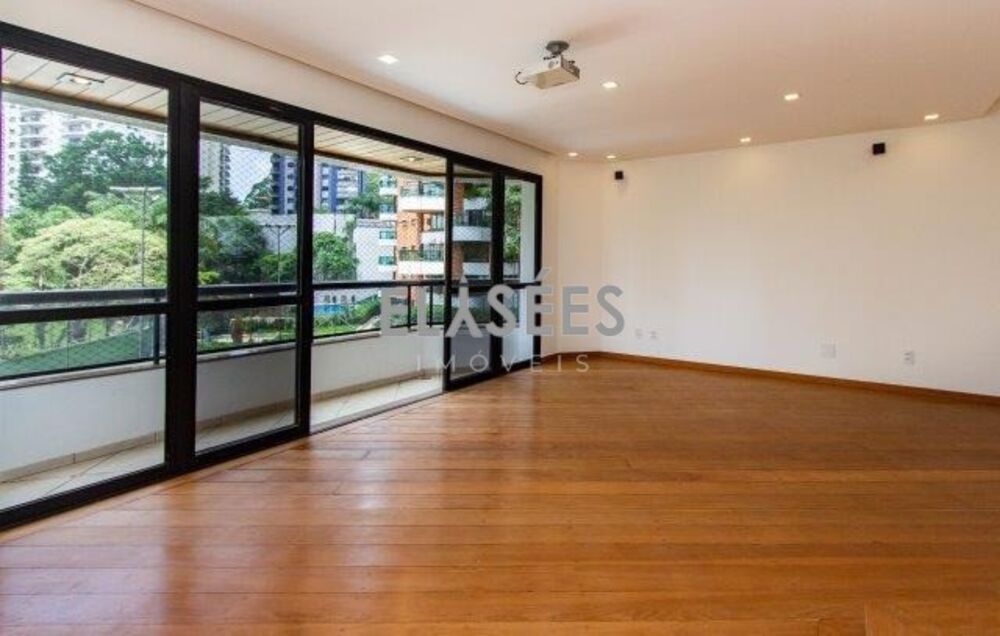 Apartamento à venda com 4 quartos, 220m² - Foto 2