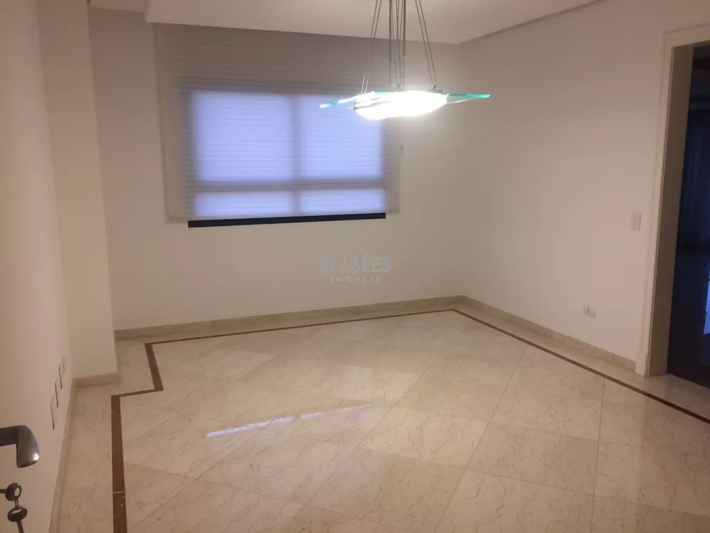 Apartamento para alugar com 4 quartos, 370m² - Foto 2