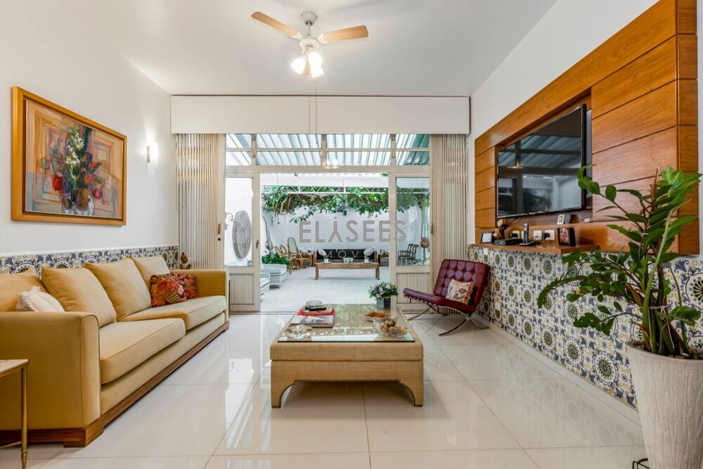 Casa à venda com 3 quartos, 450m² - Foto 1
