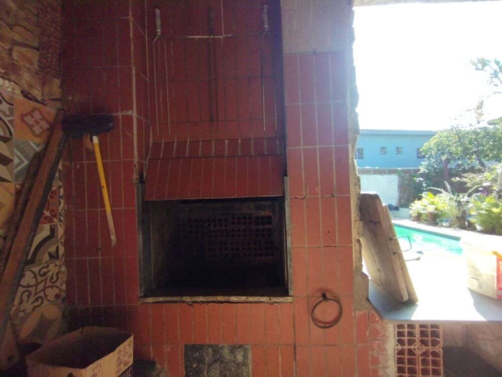 Casa à venda com 6 quartos, 280m² - Foto 2