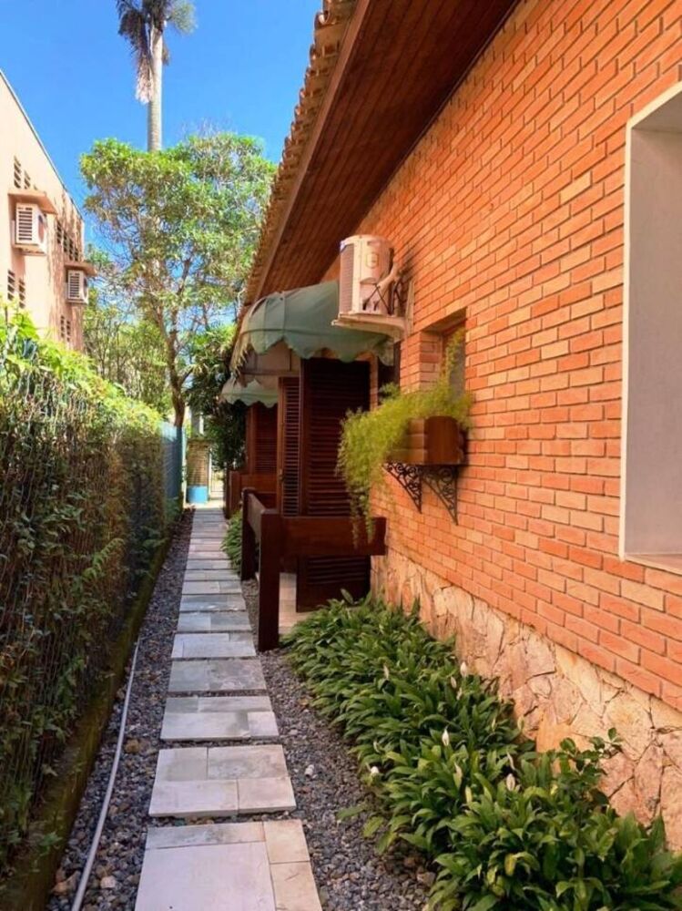Casa à venda e aluguel com 5 quartos, 300m² - Foto 3