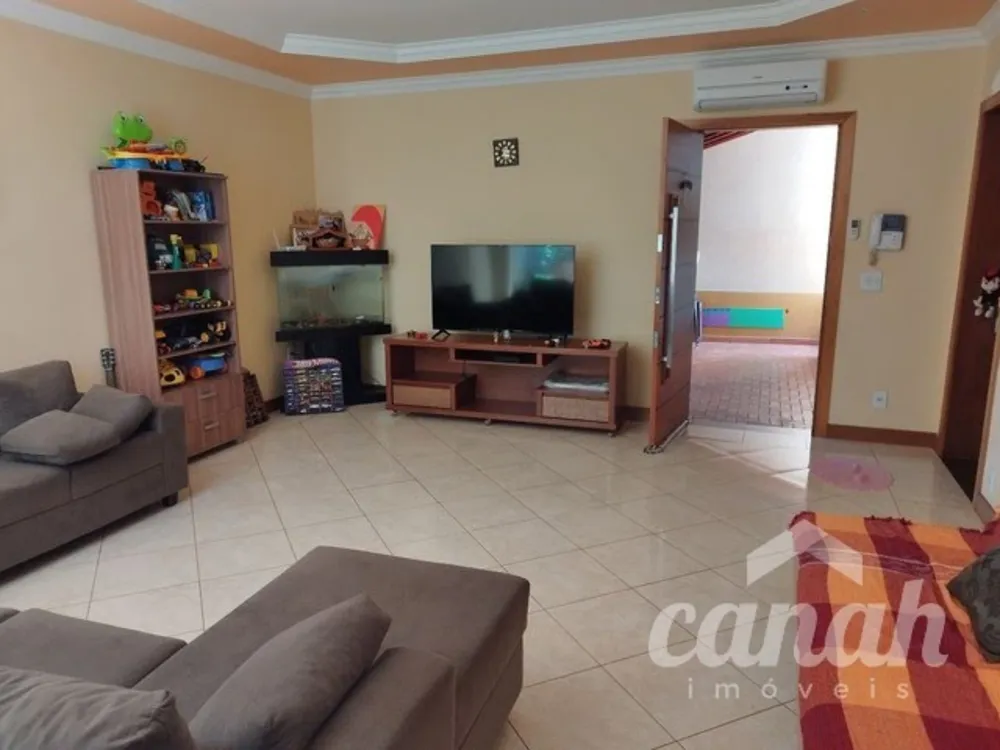 Casa, 3 quartos, 280 m² - Foto 1