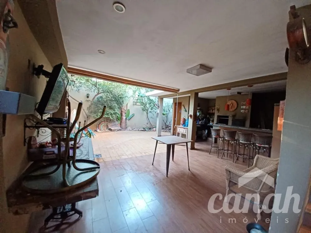 Casa, 3 quartos, 278 m² - Foto 1