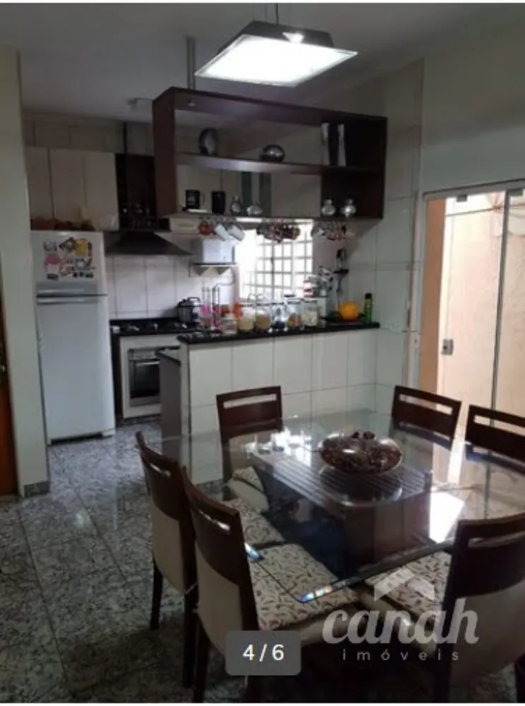 Casa, 4 quartos, 193 m² - Foto 1