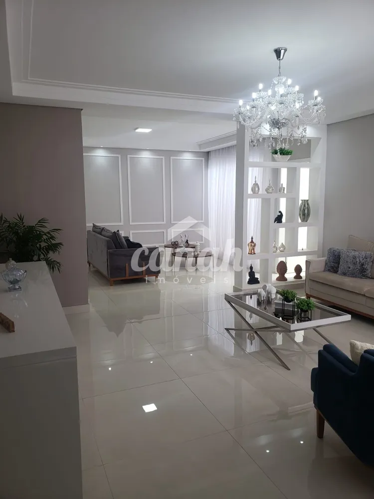 Casa, 3 quartos, 226 m² - Foto 1