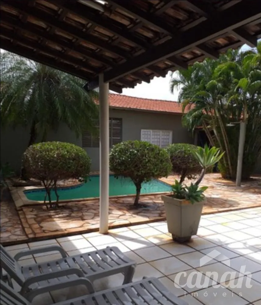 Casa, 3 quartos, 295 m² - Foto 1
