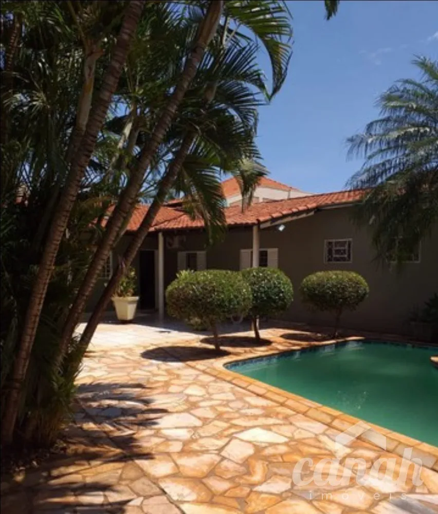 Casa, 3 quartos, 295 m² - Foto 3