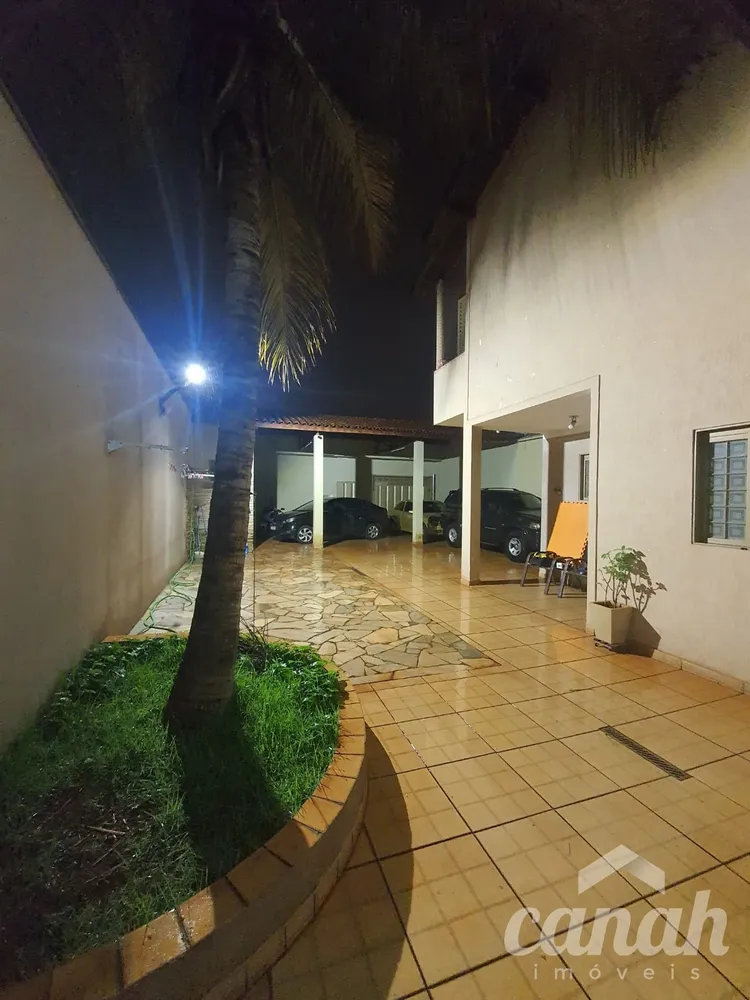 Casa, 4 quartos, 237 m² - Foto 1