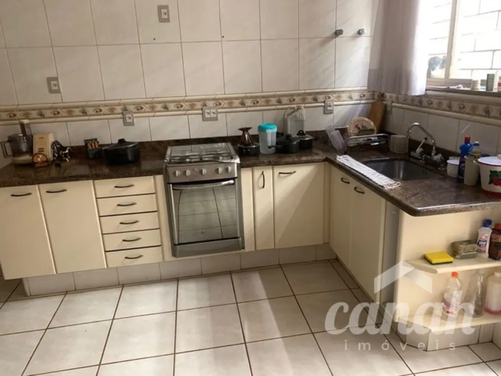Casa, 3 quartos, 250 m² - Foto 2
