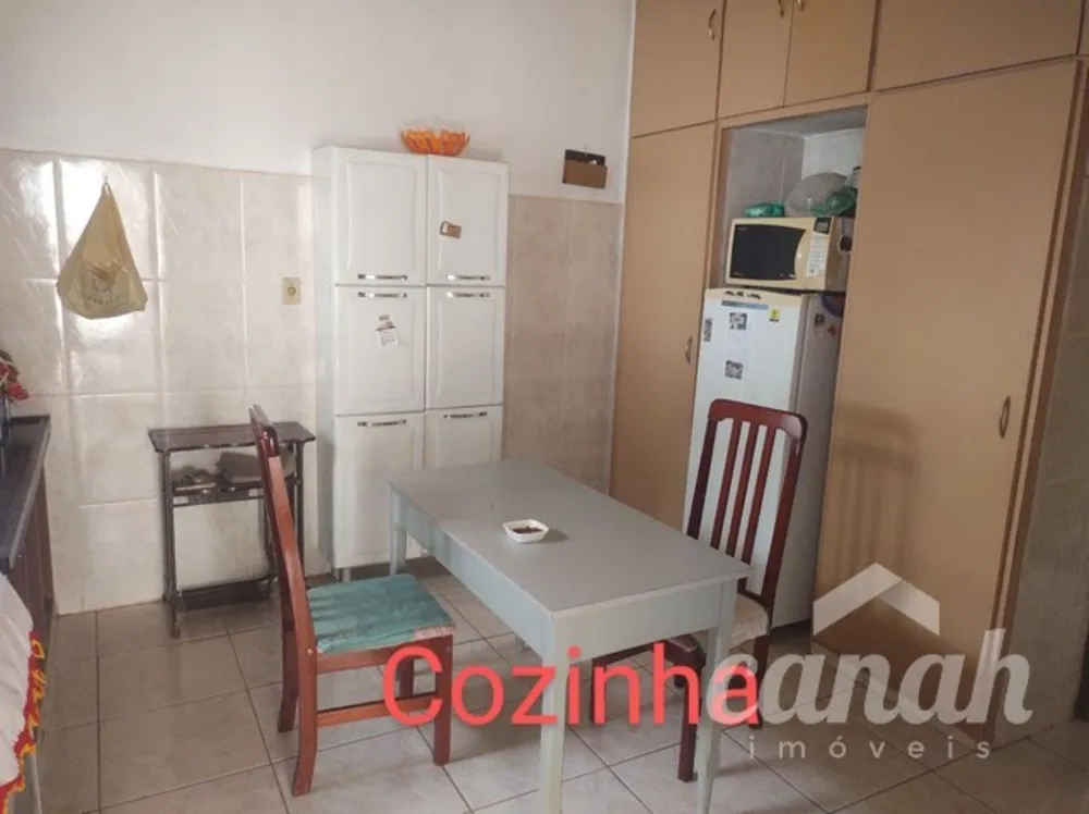 Casa, 2 quartos, 330 m² - Foto 2