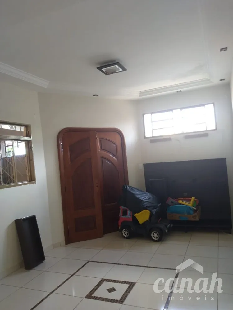 Casa, 3 quartos, 215 m² - Foto 2