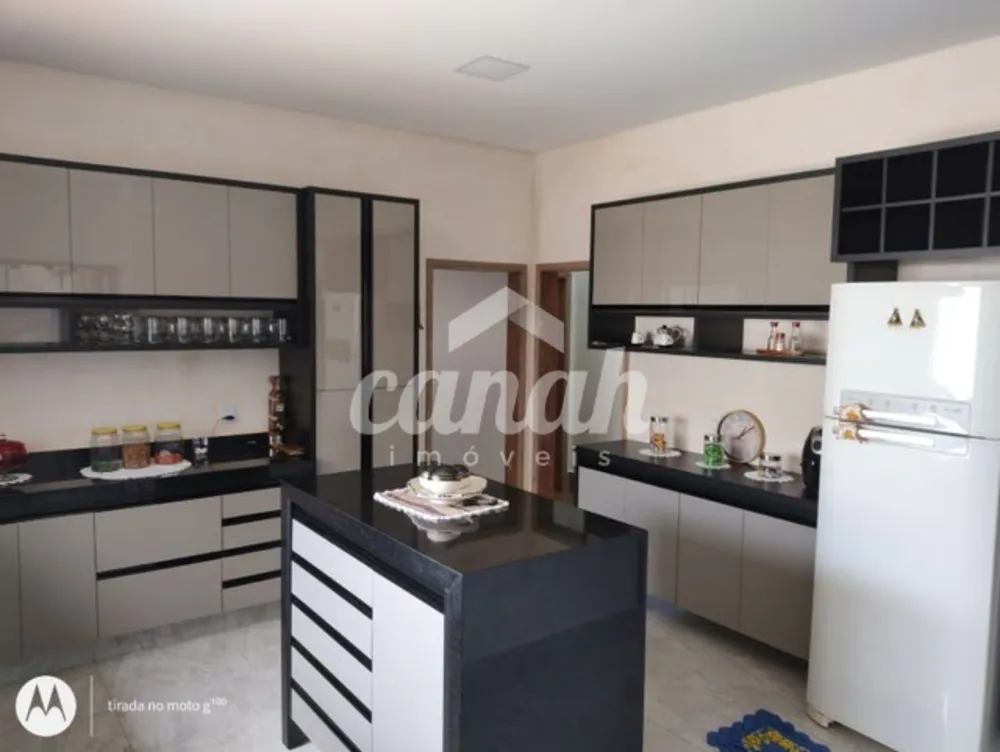 Casa, 3 quartos, 217 m² - Foto 4