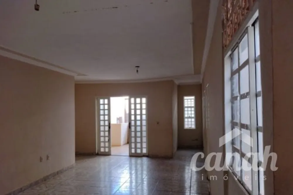 Casa, 4 quartos, 290 m² - Foto 1