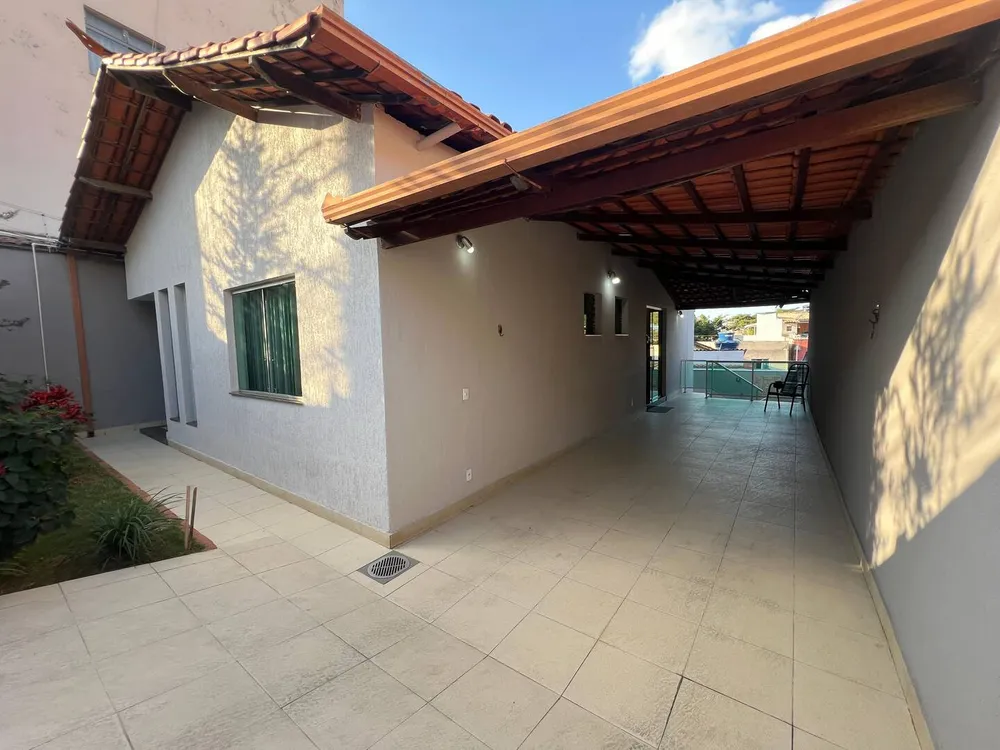 Casa, 3 quartos, 245 m² - Foto 1